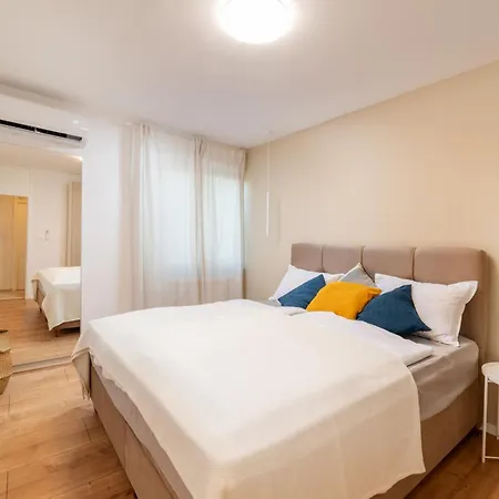 Cro.lo Modern Retreat Split