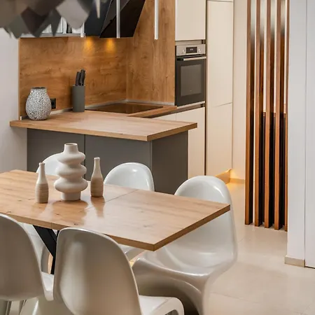 Cro.lo Modern Retreat ספליט