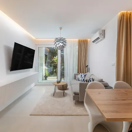 Cro.lo Modern Retreat سبليت