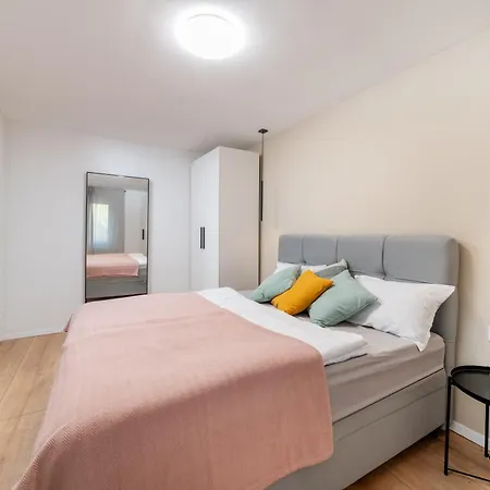 Cro.lo Modern Retreat